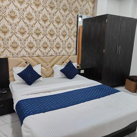 Rk Hotel & Restaurant Dewas ภายนอก รูปภาพ