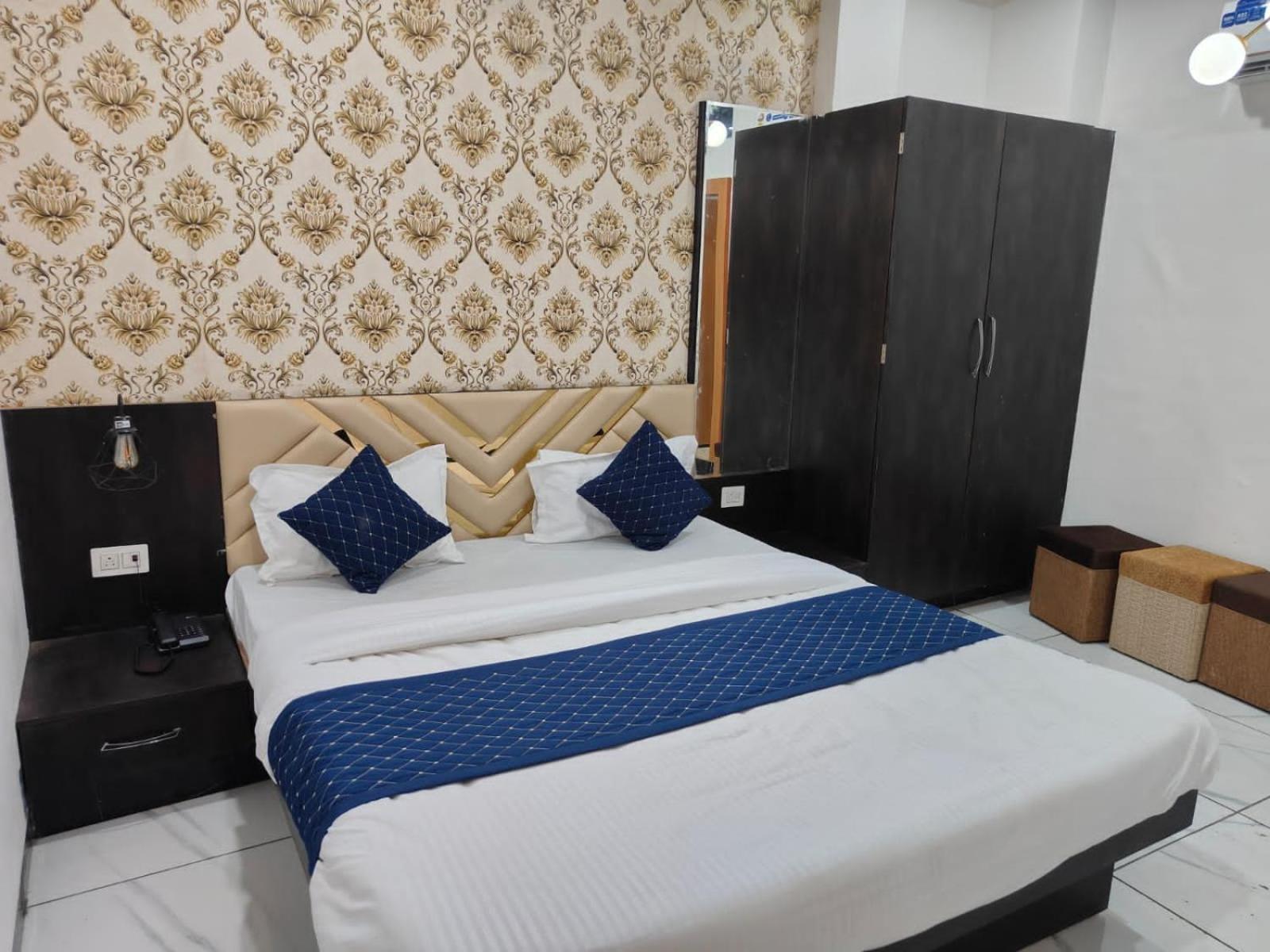 Rk Hotel & Restaurant Dewas ภายนอก รูปภาพ