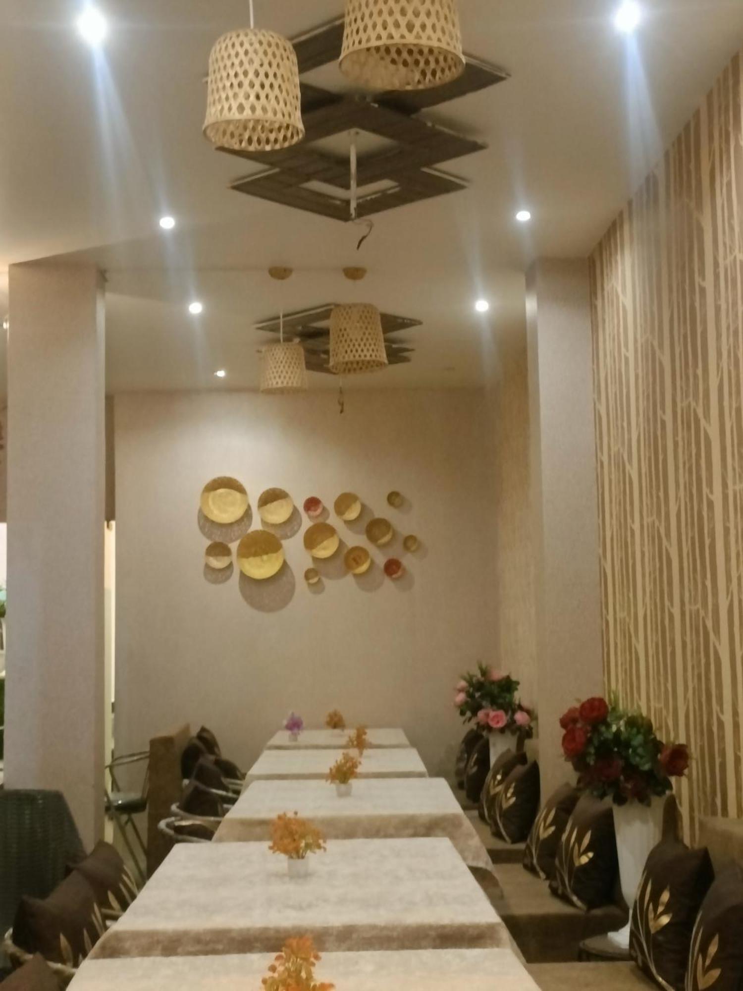Rk Hotel & Restaurant Dewas ภายนอก รูปภาพ